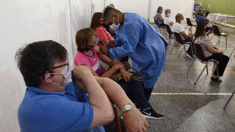 Desde hoy aplicarán terceras dosis a demanda en Neuquén