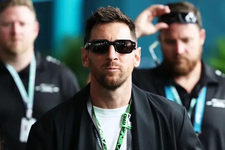 Lionel Messi en el paddock de la Fórmula 1.