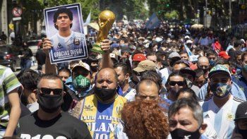 aumentaron los contagios de covid tras el sepelio de maradona aumentaron los contagios de covid tras el sepelio de maradona