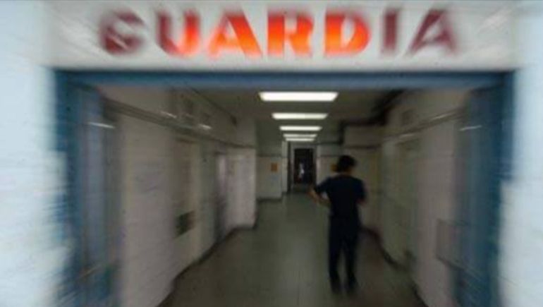 Los familiares del bebé prematuro apuntan contra los médicos que estaban de guardia en el hospital de Las Heras, en Santa Cruz. Los familiares del bebé prematuro apuntan contra los médicos que estaban de guardia en el hospital de Las Heras, en Santa Cruz.