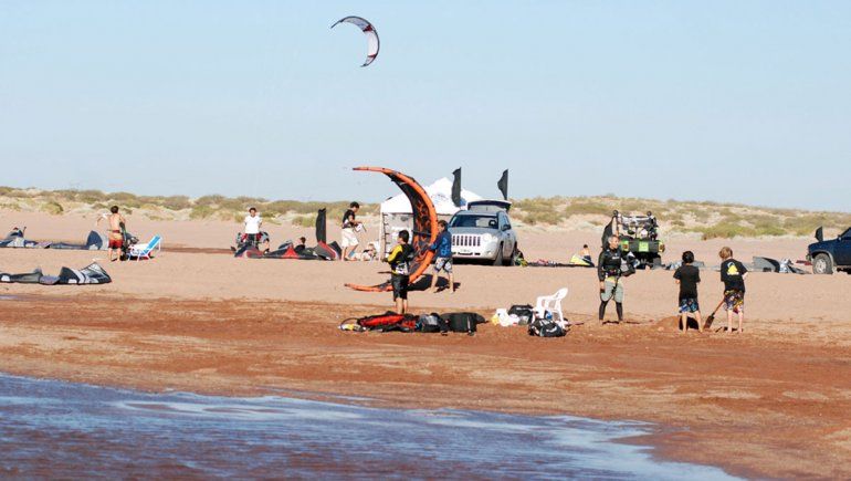 En Mari Menuco y Los Barreales. Son dos lugares cercanos donde se puede pasar un día y veranear.