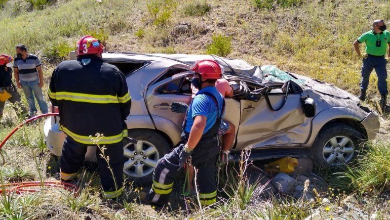 Está estable la mujer embarazada que desbarrancó en la Ruta 61