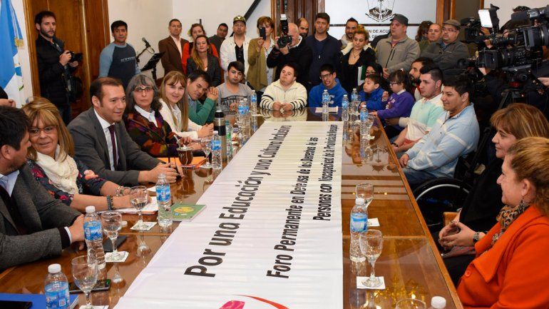 El anuncio de Gutiérrez fue en la Casa de Gobierno. Asistieron estudiantes y docentes de escuelas especiales.