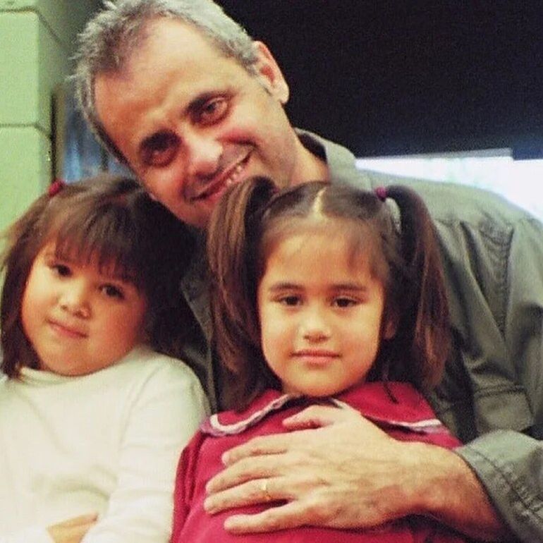 Jorge Rial con sus hijas Rocío y Morena. que adoptó cuando estaba en pareja con Silvia D'Auro. Jorge Rial con sus hijas Rocío y Morena. que adoptó cuando estaba en pareja con Silvia D'Auro.