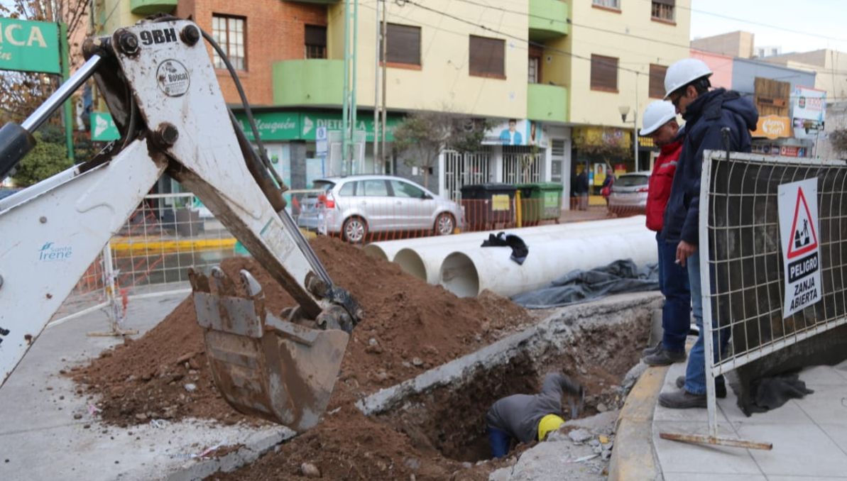 Comenzaron las obras de nuevos pluviales en el centro de Neuquén