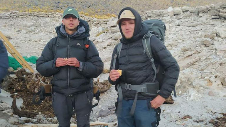 Rescatan a dos franceses en el volcán más alto del mundo