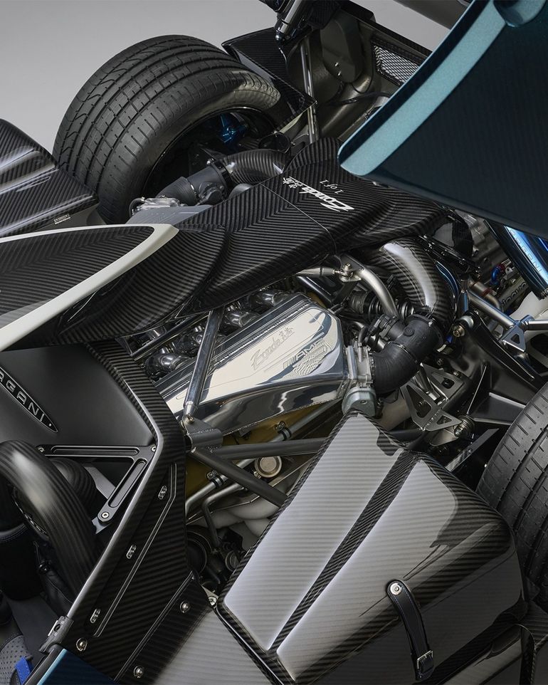 Aunque no se confirmaron sus especificaciones, el motor V12 Mercedes-AMG infaltable en cada Pagani Zonda también dirá presente en este nuevo desarrollo especial. Aunque no se confirmaron sus especificaciones, el motor V12 Mercedes-AMG infaltable en cada Pagani Zonda también dirá presente en este nuevo desarrollo especial.