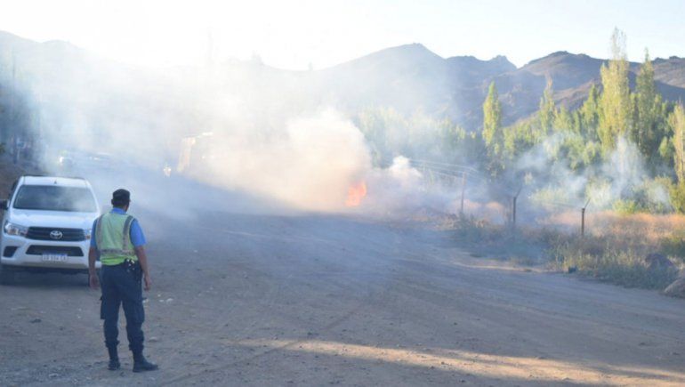 Su auto explotó al ponerlo en marcha: fue derivado al hospital