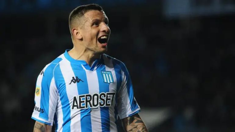 Emiliano Vecchio con la camiseta de Racing Emiliano Vecchio con la camiseta de Racing