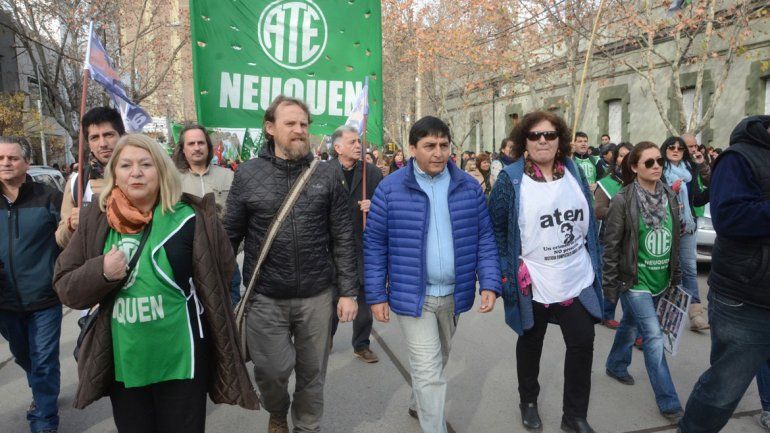 Dirigentes de ATEN, durante la marcha de estatales. Dirigentes de ATEN, durante la marcha de estatales.