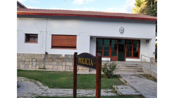 La Policía de Chos Malal logró apresar al agresor y también secuestró el arma de fuego que intentó ocultar.
