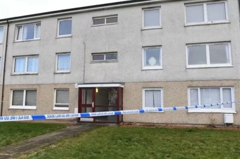 El edificio de East Kilbride, al este del centro de Glasgow, donde se registró el cruel asesinato. El edificio de East Kilbride, al este del centro de Glasgow, donde se registró el cruel asesinato.