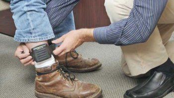 Molesta a la víctima y su hija: no va preso pero lo sancionan y le ponen una tobillera electrónica