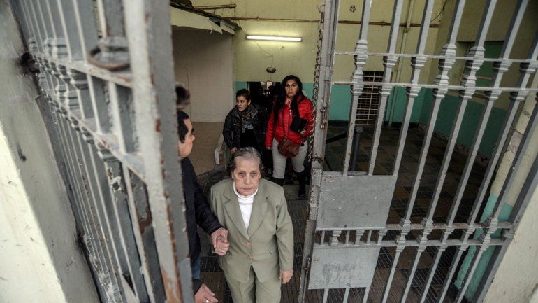 Unos 500 vecinos se prendieron a recorrer la U9