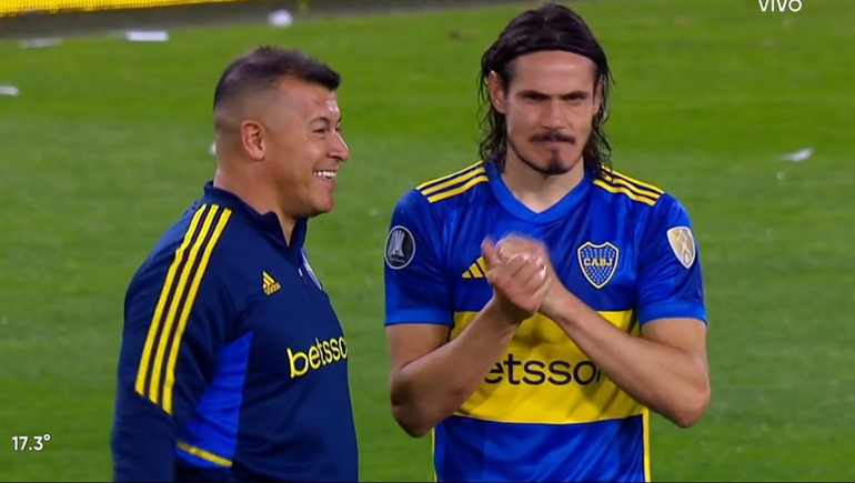 Jorge Almirón en el entretiempo del partido contra Palmeiras. Después