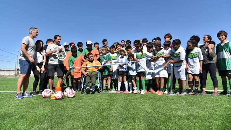 El Municipio inauguró una nueva cancha deportiva en El Trébol