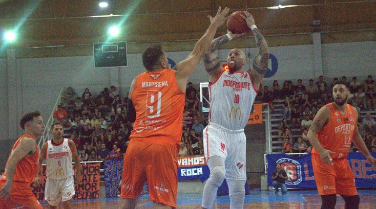 Marcelo Piuma fue el goleador de Independiente en Roca. Fotos: gentileza Gino Avoledo