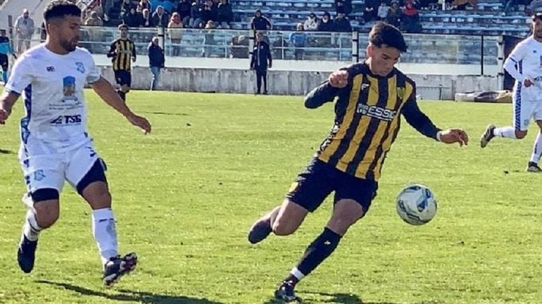 Santamarina le ganó 3-2 a Rincón en un partido cargado de alternativas que se disputó en la mañana del domingo. 