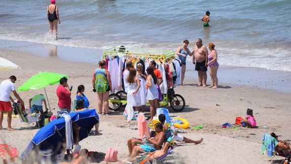 Las playas de Las Grutas y su amplia oferta comercial