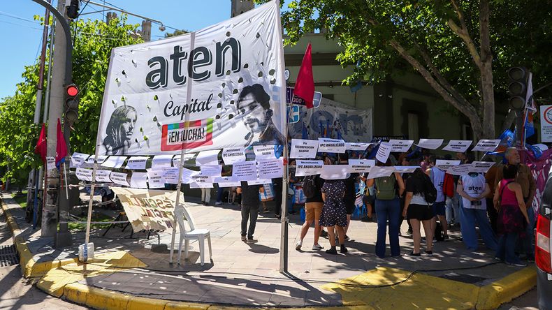 Si no hay una propuesta superadora, ATEN amenaza con no iniciar el ciclo lectivo 2026. | LM Neuquen Si no hay una propuesta superadora, ATEN amenaza con no iniciar el ciclo lectivo 2026.