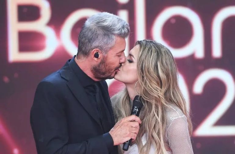 Marcelo Tinelli y Milett Figueroa comenzaron una historia de amor en el Bailando. Marcelo Tinelli y Milett Figueroa comenzaron una historia de amor en el Bailando.