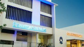 Detienen a mujer policía acusada de violar a su hija