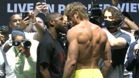 Floyd Mayweather frente a Logan Paul, cara a cara en el pasaje para agregarle adrenalina al duelo.visibility