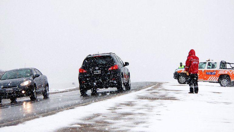 Por el temporal de nieve, piden mucha precaución en las rutas
