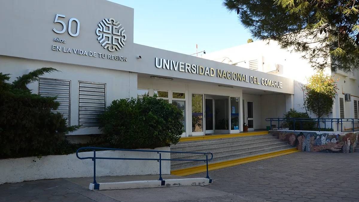 No la dejemos morir: La Universidad Nacional del Comahue entró en cesación  de pagos
