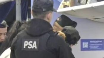 Los pasajeros fueron denunciados por exhibiciones obscenas. Los pasajeros fueron denunciados por exhibiciones obscenas.