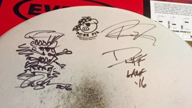 Axl y compañía firmaron un parche de batería para develar la formación.&nbsp;