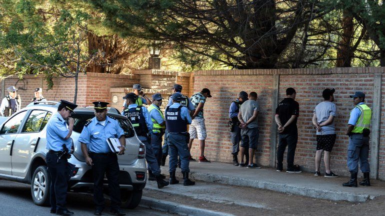 Por fumarse un porro, cayeron con droga y dinero