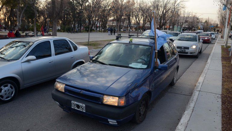 Con un bocinazo, vecinos de Plottier reclamaron más seguridad