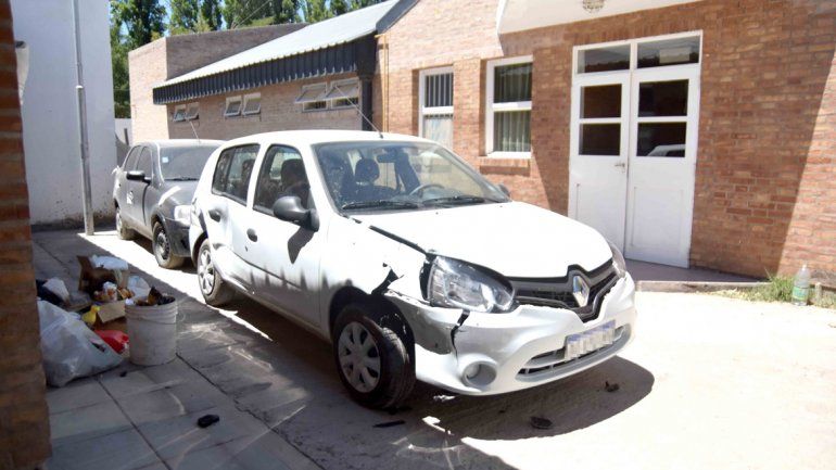 El auto que robó el delincuente y chocó a las pocas cuadras quedó secuestrado en la Comisaría 46ª de Los Álamos.