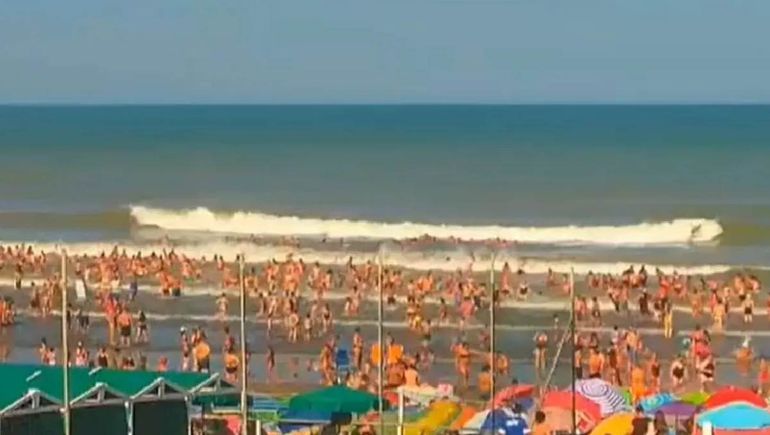 El video del momento exacto en que el meteotsunami pasó por Mar del Plata y dejó un muerto y decenas de heridos. El video del momento exacto en que el meteotsunami pasó por Mar del Plata y dejó un muerto y decenas de heridos.
