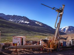 Los Azules, uno de los proyectos de la minería de cobre más importantes del país, se disputa el recurso humano. Los Azules, uno de los proyectos de la minería de cobre más importantes del país, se disputa el recurso humano.
