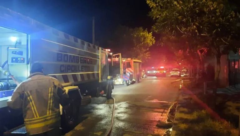 Vecinos alertaron a bomberos por  la presencia de humo en el techo.