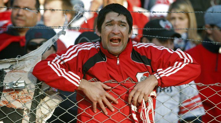Uno de los hinchas de River que se hizo viral por su llanto. Como él