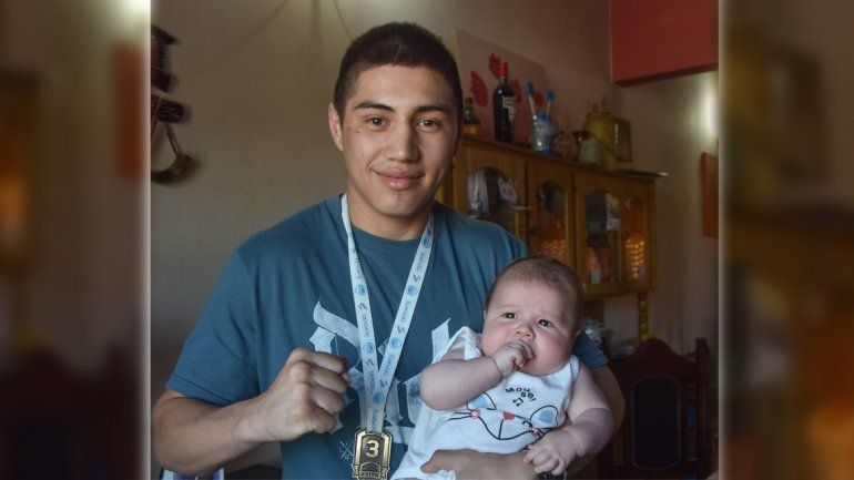 Papá de bronce: crecer de golpe