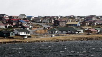 los falklands amenazaron con tomar el control de argentina