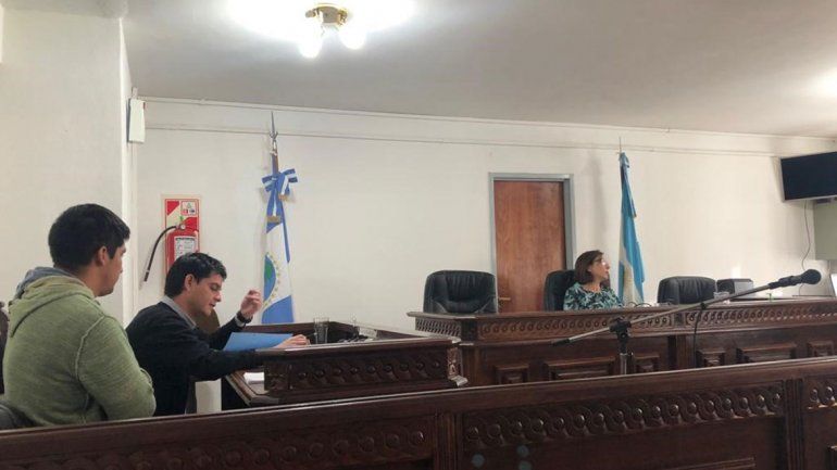 Acusan a petrolero que chocó, dejó grave a un hombre, huyó y mintió