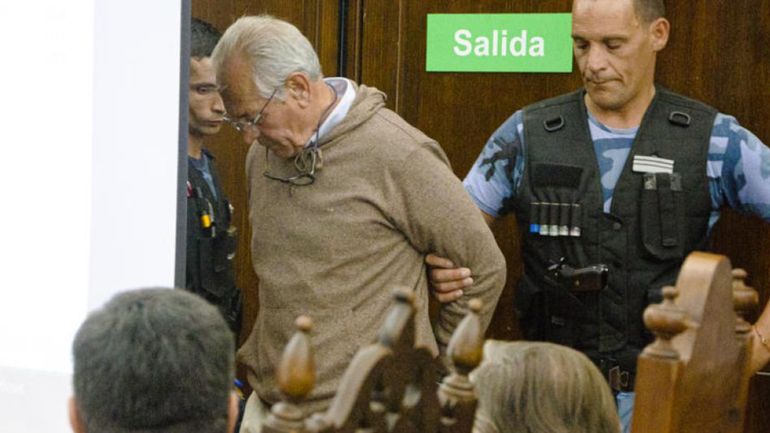 Quiso hacer una broma y mató de un tiro al amigo de su hijo