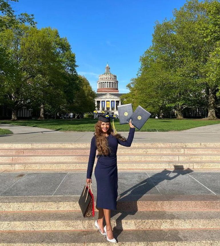 Paola Miranda vive en Estados Unidos y acompañó a su hija, que terminó la Universidad. Paola Miranda vive en Estados Unidos y acompañó a su hija, que terminó la Universidad.