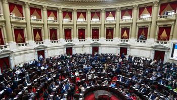 El documento presentado por Maximiliano Ferraro, presidente de la comisión investigadora en Diputados sobre el caso $LIBRA, describe un presunto acuerdo de cooperación destinado a monetizar la imagen del presidente Javier Milei. El documento presentado por Maximiliano Ferraro, presidente de la comisión investigadora en Diputados sobre el caso $LIBRA, describe un presunto acuerdo de cooperación destinado a monetizar la imagen del presidente Javier Milei.