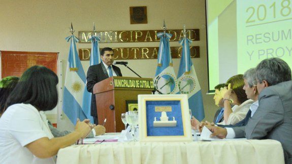 José Rioseco, ayer, en la apertura de las sesiones ordinarias en Cutral Co.