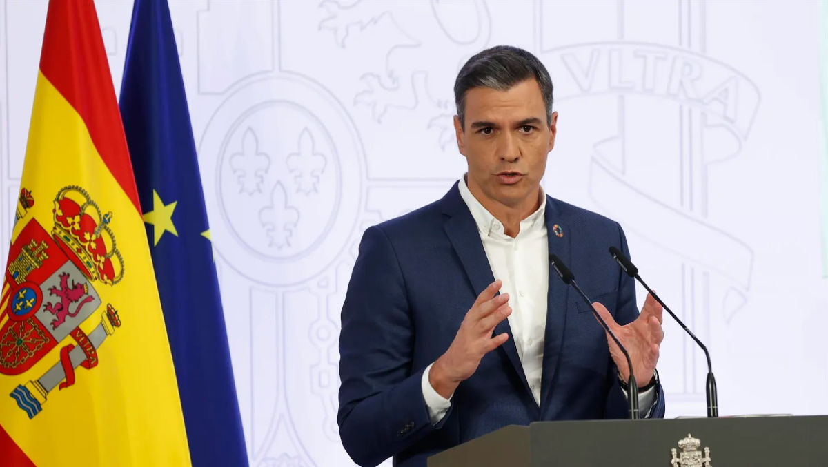 Pedro Sánchez pidió no usar corbata para ahorrar