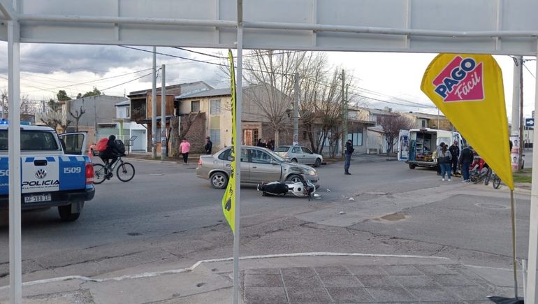 Una motociclista resultó herida en un accidente