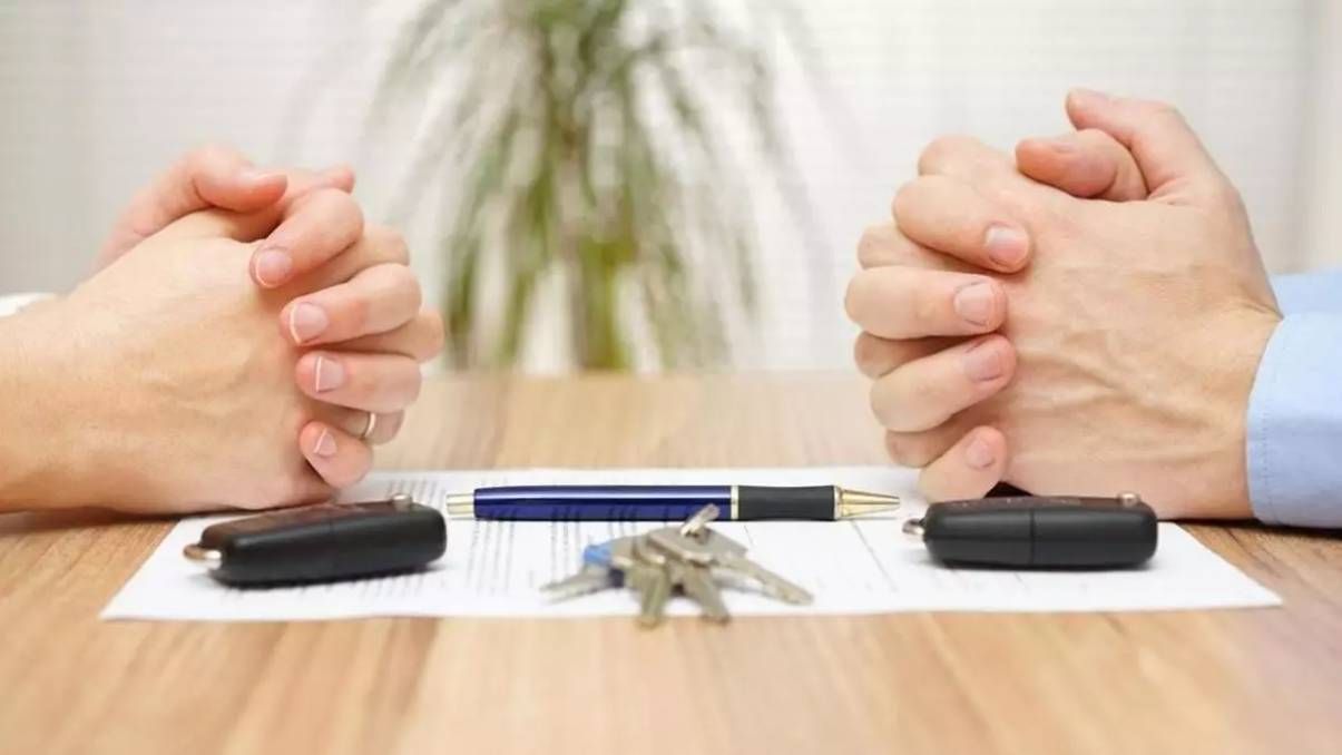 El nuevo seguro incorpora asistencia emocional, legal y doméstica para atravesar el período posterior a una separación.