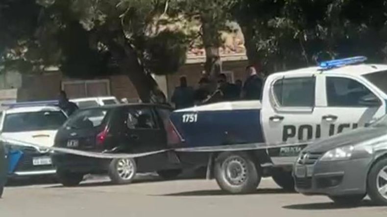 El adulto mayor falleció luego de arrojarse al vacío. | LM Neuquen El adulto mayor falleció luego de arrojarse al vacío.