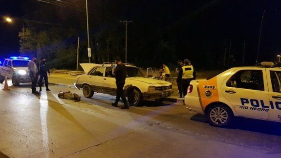 Borracho huyó de un control y terminó chocando a un patrullero 